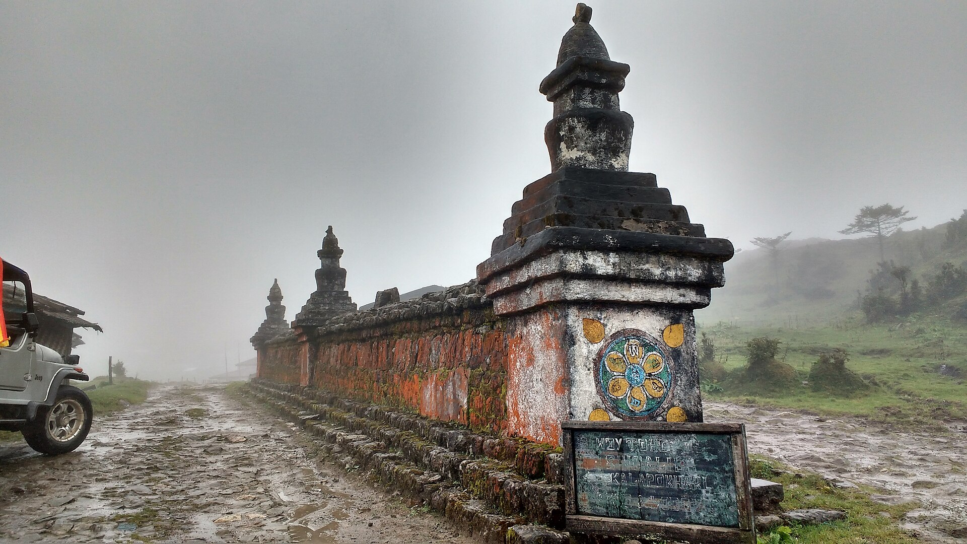 The Kalipokhri ridge viewpoint on the Singalila range, Darjeeling district