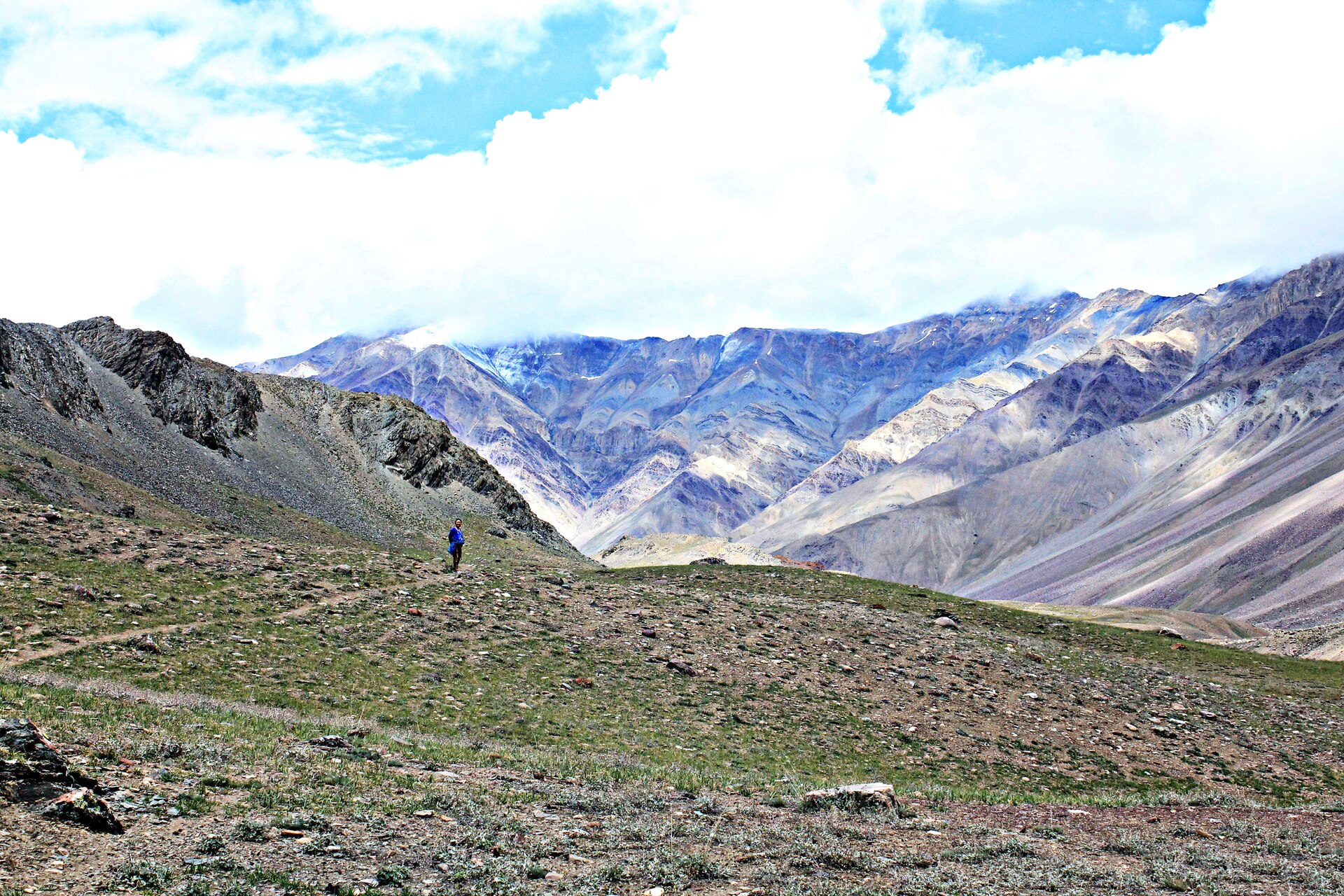 Turquoise Chandratal lake in the Spiti Valley