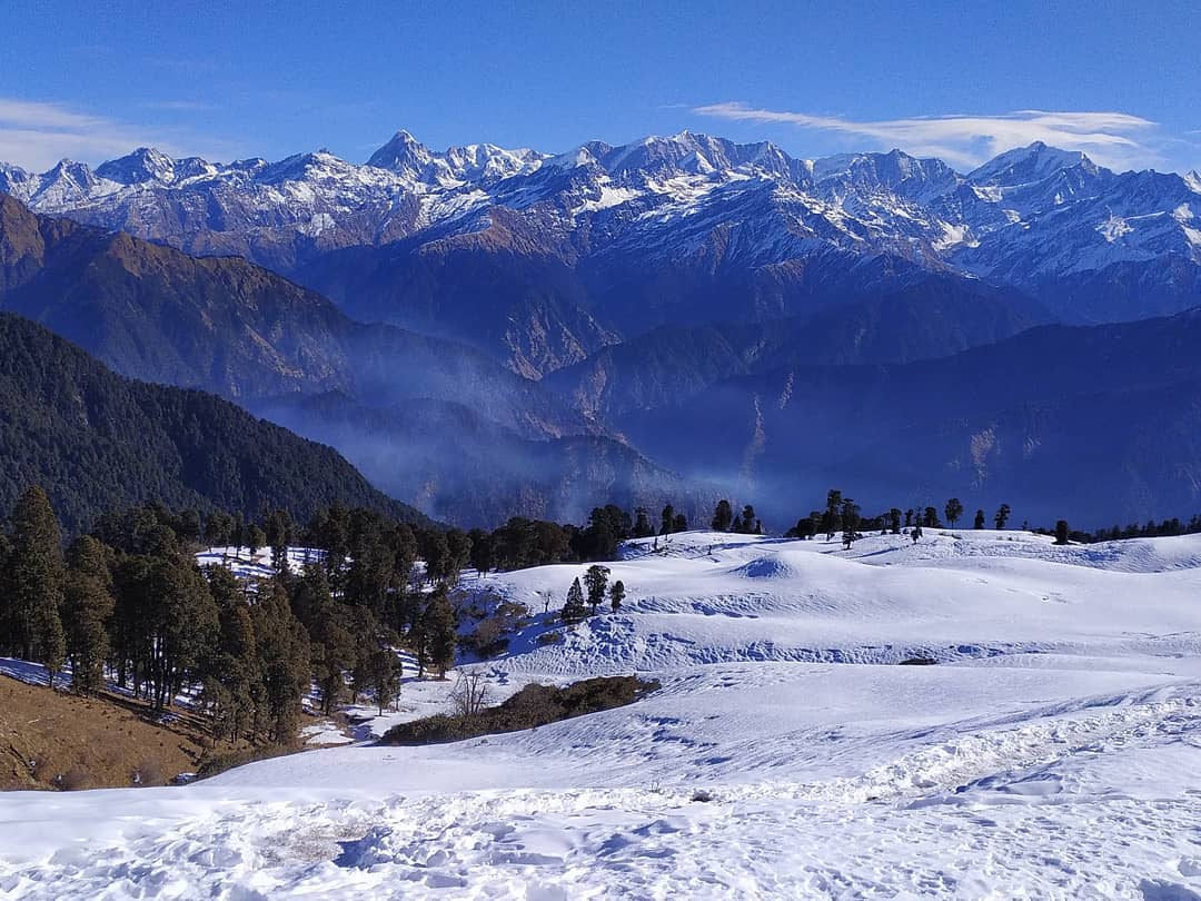 Rolling alpine meadow of Dayara Bugyal
