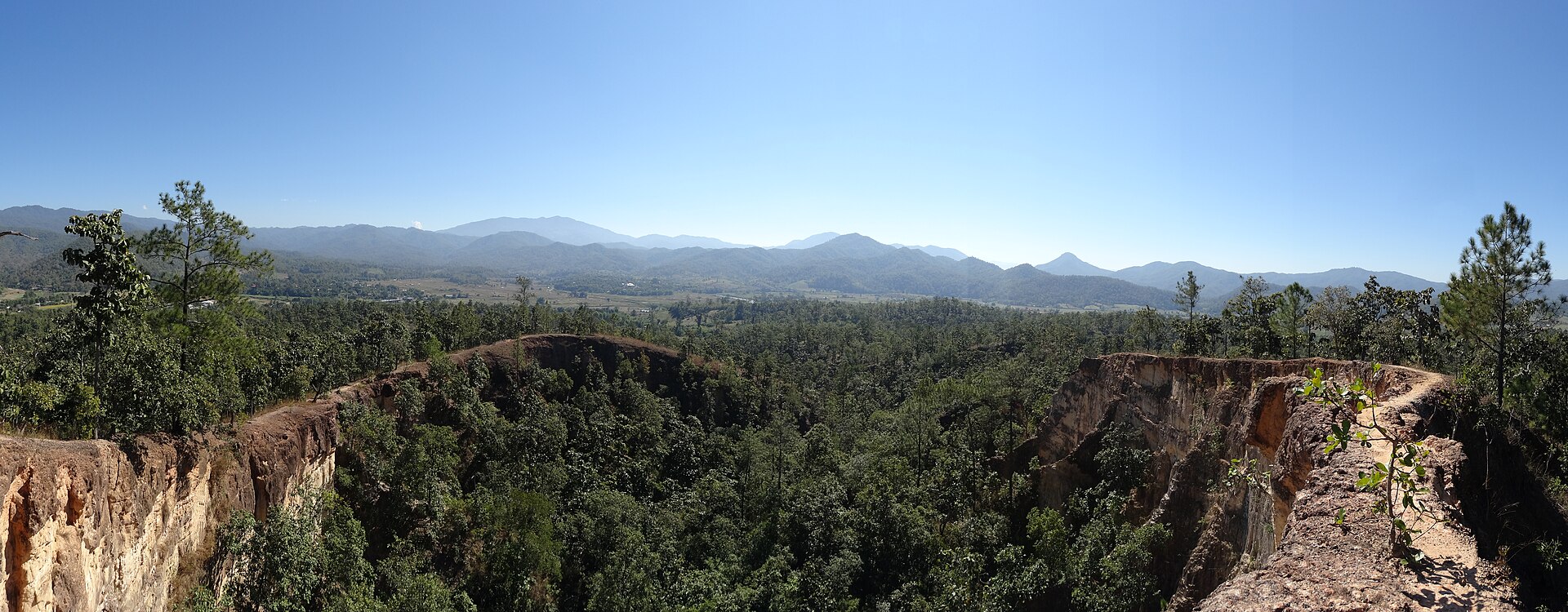 The layered ridges of Pai Canyon